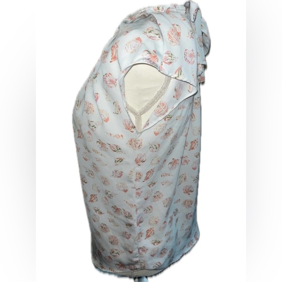 LC Lauren Conrad Pleated White & Pink Seashell Top - Picture 4 of 5